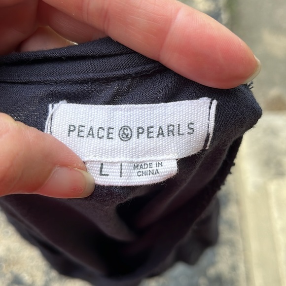 EUC dark blue Peace & Pearls very soft cold shoulder top - Picture 8 of 13